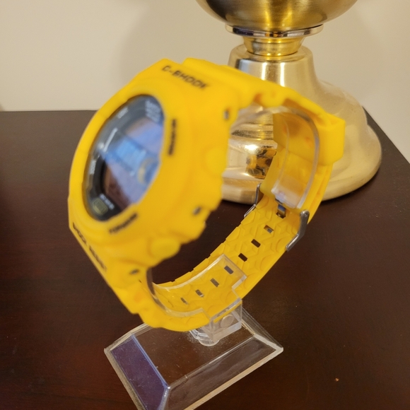 New Mustard Yellow Digital C shook Fashion watch - Picture 3 of 10